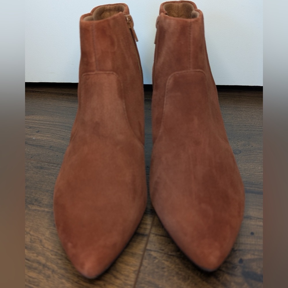 Clarks Women’s Linvale Judith Boots Kitten Heel Mahogany Size 10
